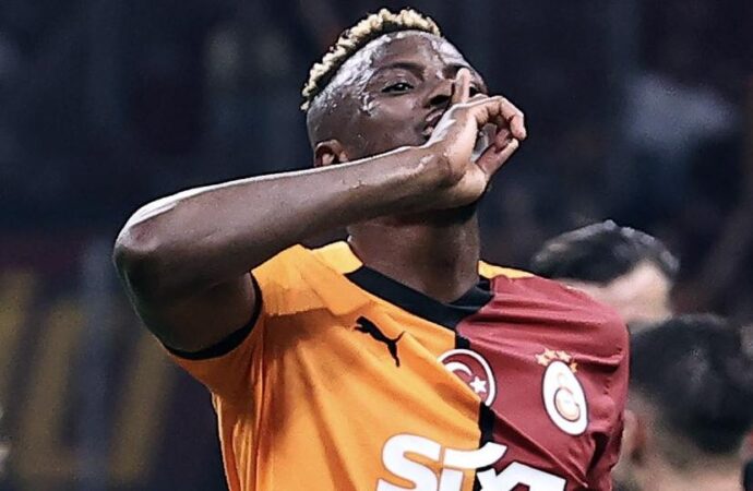 Victor Osimhen kararını bildirdi