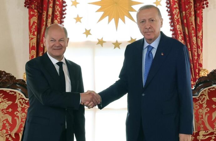 Scholz’la görüşen Erdoğan: Suriye ve Lübnan’dan gelecek sığınmacılara kapımız her zaman açıktır