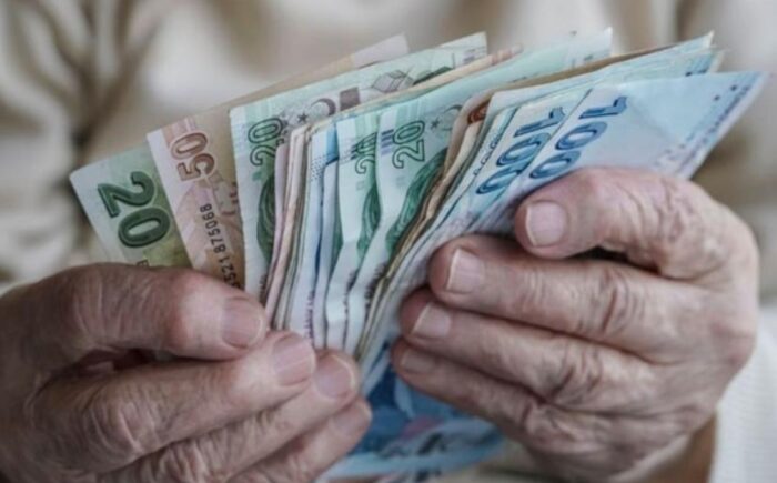 Ağustos ayı yaşlı ve engelli aylıkları hesaplara yatırılıyor