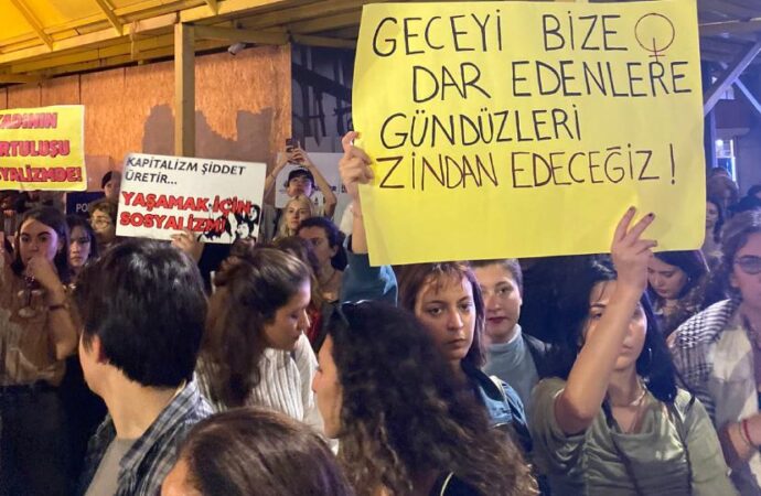 Kadınlar Beyoğlu’nda toplandı: Kadınlara değil katillere barikat