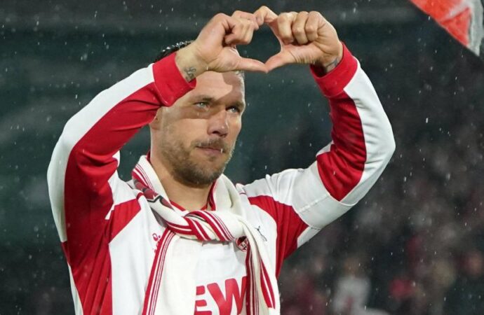 Podolski’den yeşil sahalara duygusal veda