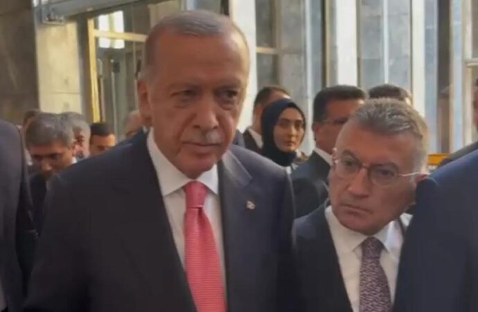 Erdoğan, DEM Parti sorusu için A Haber muhabirini işaret etti: Rüya ne diyorsun?