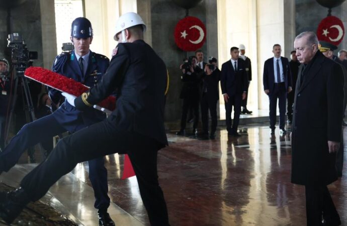 Devlet erkanı, Anıtkabir’de Ata’nın huzuruna çıktı