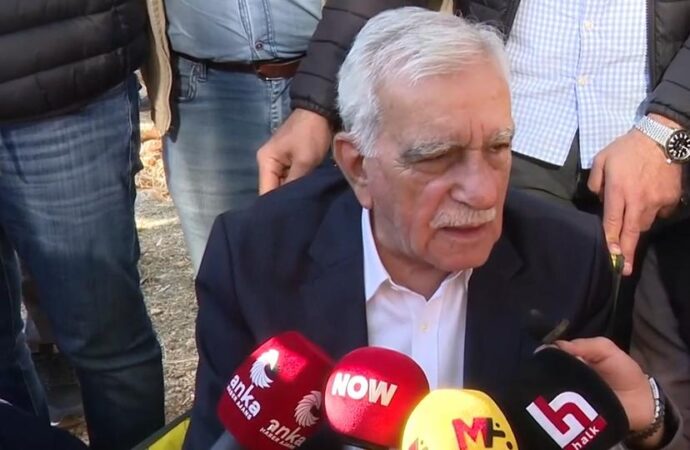 Ahmet Türk: Bir yerde elini uzatırken diğer elinde sopa tutarak sorunlar çözülmez, diyalog ortamı oluşmaz