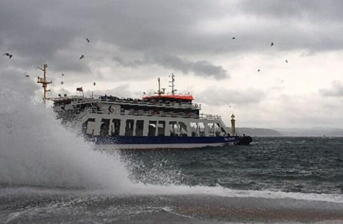 Çanakkale Boğazı’nda feribot seferleri iptal