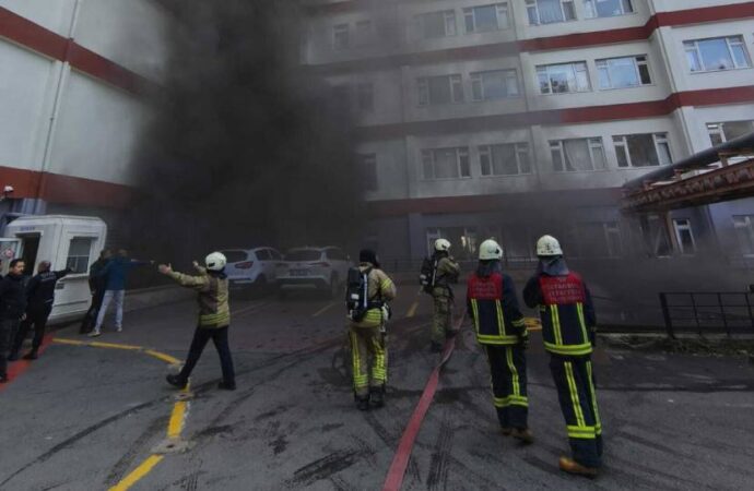 Samatya Eğitim ve Araştırma Hastanesi’nde yangın