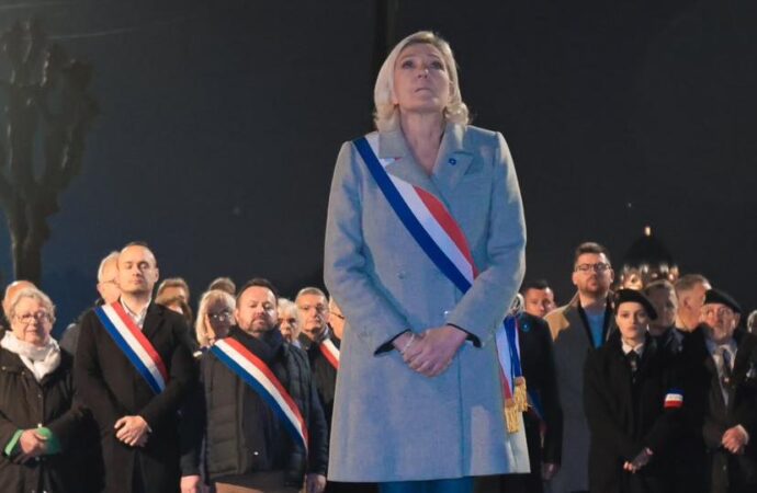 Marine Le Pen’e 5 yıl hapis ve kamu görevinden men cezası istendi