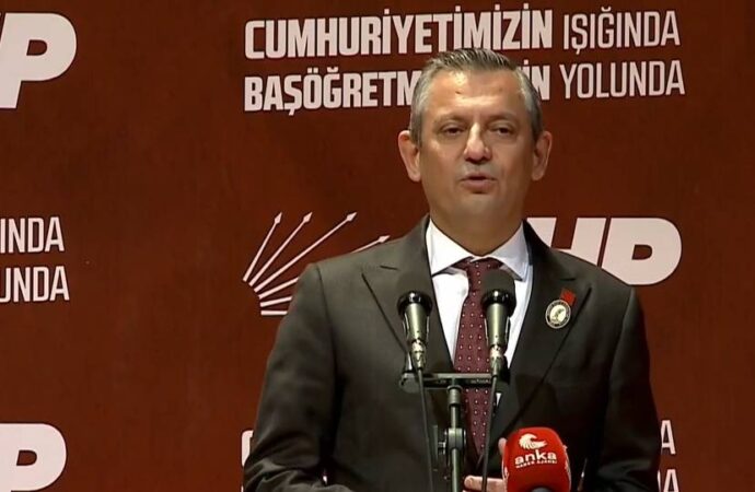 Özgür Özel: CHP iktidarında öğretmen maaşı, milletvekili maaşını yakalayana kadar..