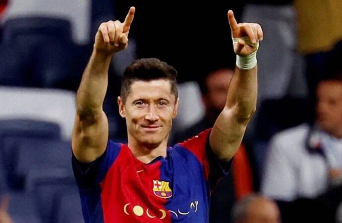 Lewandowski, Ronaldo ve Messi’nin yanına adını yazdırabilir