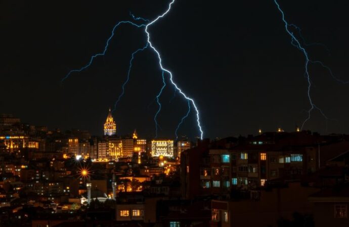 AKOM’dan İstanbul için fırtına uyarısı