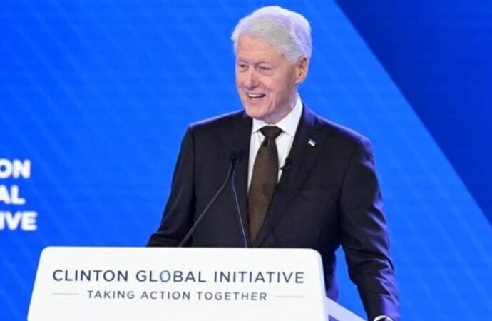 Bill Clinton hastaneye kaldırıldı