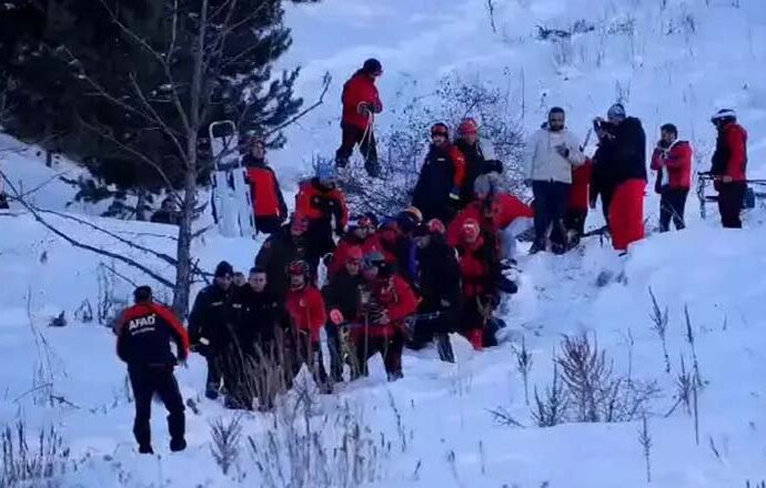 Palandöken’de çığ faciası: 16 yaşındaki milli sporcu Emre Yazgan kurtarılamadı