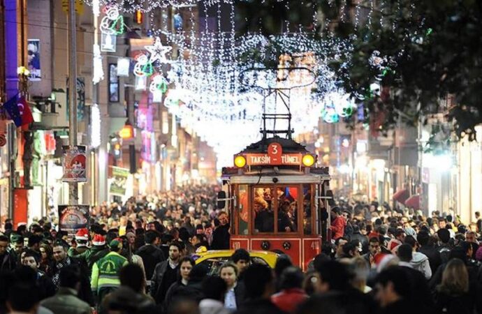 İstanbul Valiliği’nden yılbaşı tedbirleri: Hangi yollar saat kaça kadar kapalı?