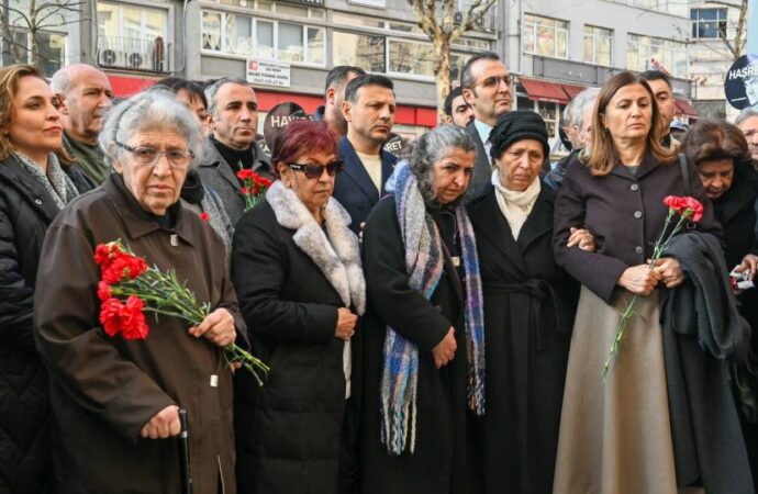 Hrant Dink 18 yıl önce katledildiği yerde anıldı