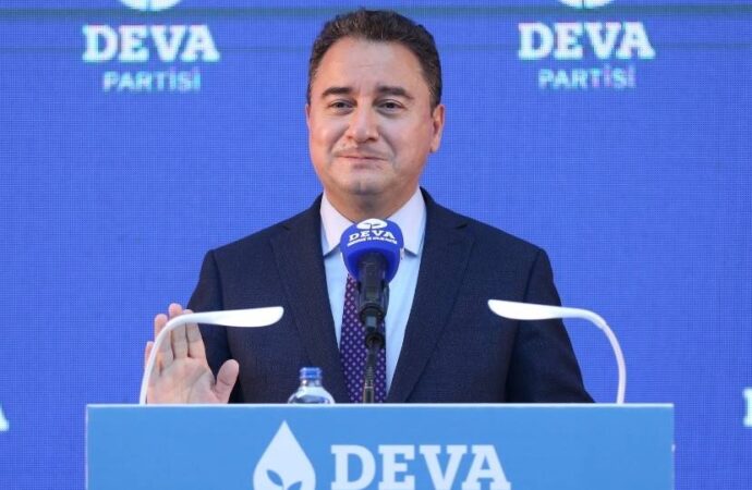 Babacan’dan teğmenlerin ihracına tepki