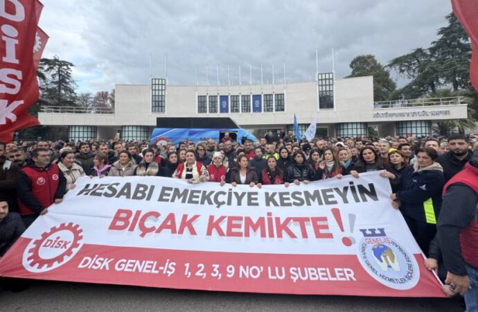 Hazine kesintisi sonrası İzmir Büyükşehir Belediyesi’nde maaş krizi: İşçiler iş bıraktı