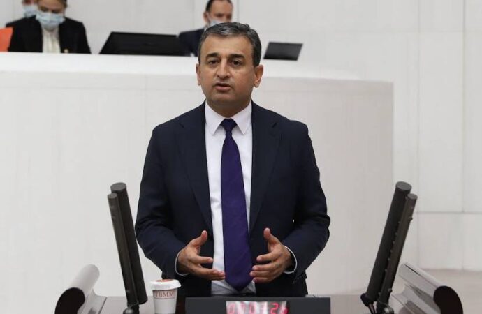 Burhanettin Bulut: CHP’li belediyeler için ‘silkeleyin’ talimatı verenlerin gücü Demirören’e yetmiyor mu?