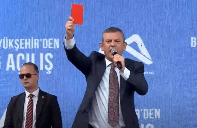 Özgür Özel ‘Büyük Sürprizi’ni açıkladı: Her vatandaş kırmızı kart bulundursun!