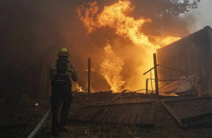 Los Angeles yangınında ölü sayısı 11’e yükseldi