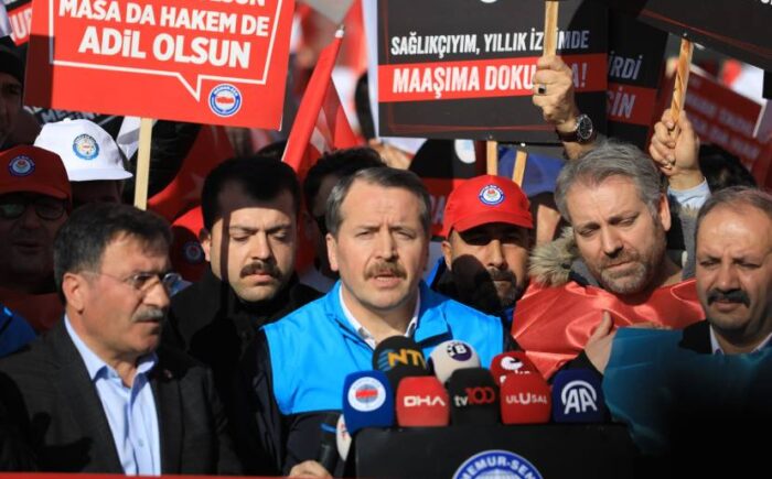 Memurlar İş Bıraktı: Zam Teklifi Yetersiz Bulundu, Tepki Çığ Gibi Büyüdü