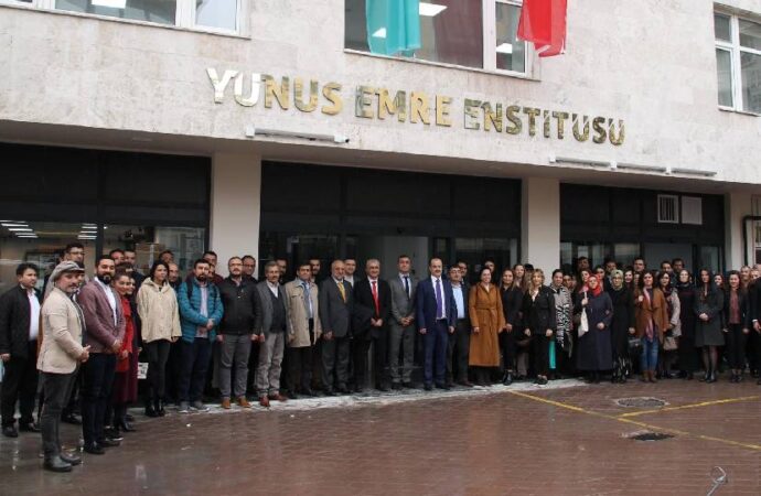 Yunus Emre Vakfı’nda yolsuzluk: Bakanın eşi ve MHP’li vekilin oğlu istifa etti, eski başkan kaçtı
