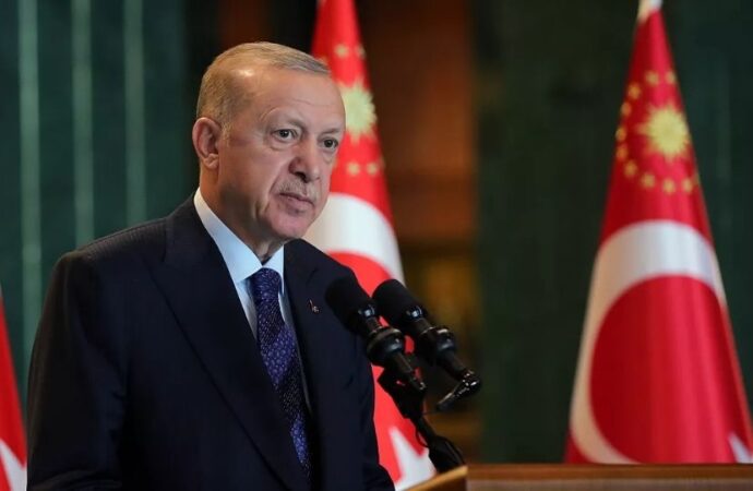 Cumhurbaşkanı Erdoğan CHP’ye yüklendi: “Sokak teröristlerine kucak açanlar suçlu”