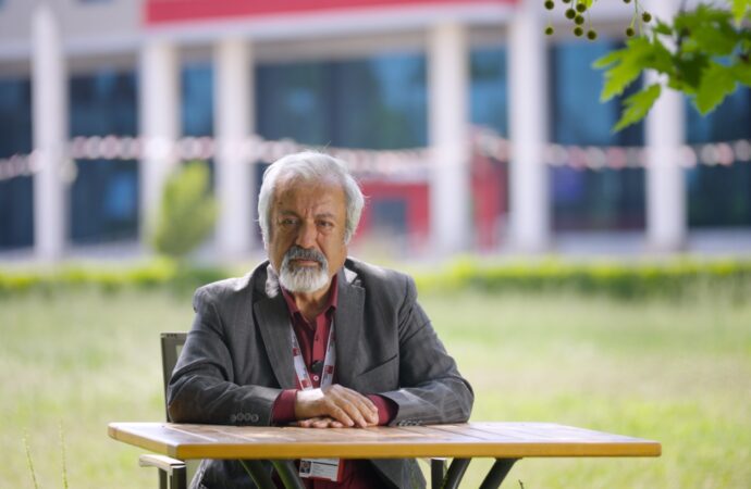 Antalya Belek Üniversitesi Psikoloji Bölüm Başkanı Doç. Dr. Mehmet Şeren’den hayati öneriler: Çocuklara depremi nasıl anlatmalıyız?