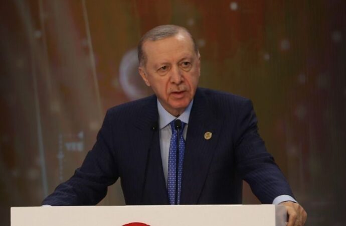 Cumhurbaşkanı Erdoğan’dan deprem tepkilerine sert yanıt: “Fırsatçılığı vicdana havale ediyoruz”