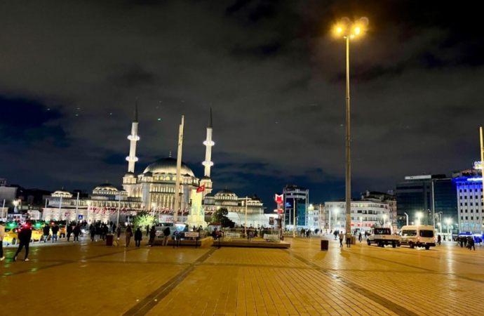 Taksim’deki Polis Bariyerleri 20 Gün Sonra Kaldırıldı