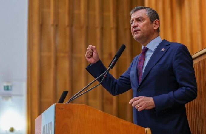 CHP lideri Özel’den Cumhurbaşkanı Erdoğan’a “Cunta Başkanı” benzetmesi