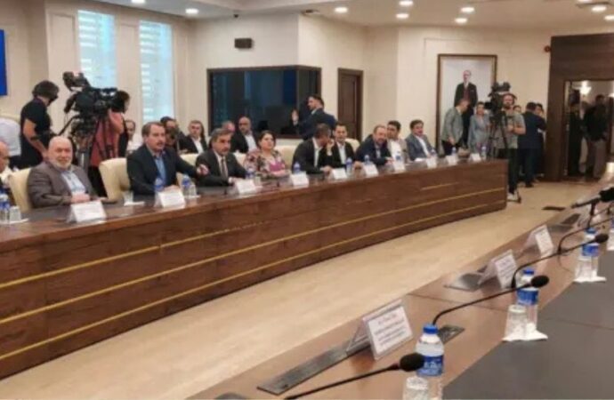 Sendikalar ve hükümet masada: Kamu işçilerine zam çıkmadı!