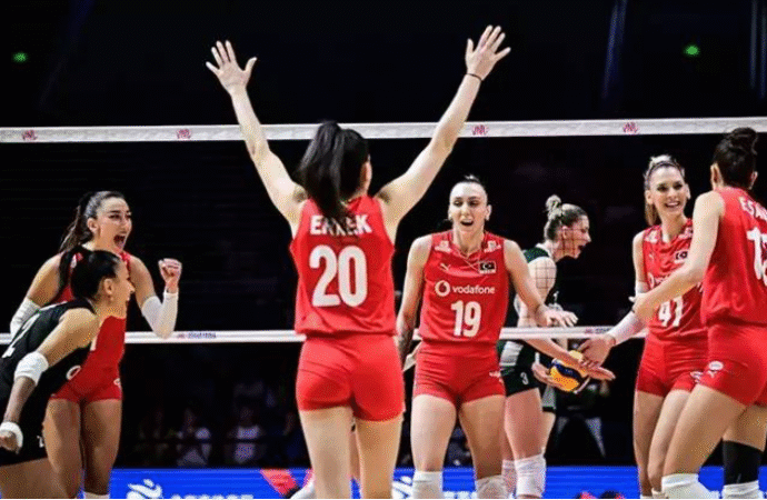 Kadın Voleybol Takımı 4’te 4 yaptı