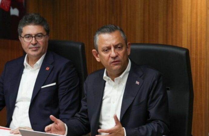 Belediye başkanlarının gözaltına alınması sonrası Özgür Özel’den jet yanıt: MYK’yı topluyor!