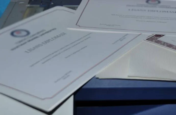 Sahte Diploma Skandalı: Üç Günde Lise Diploması, 15 Bin Dolara Kayıt