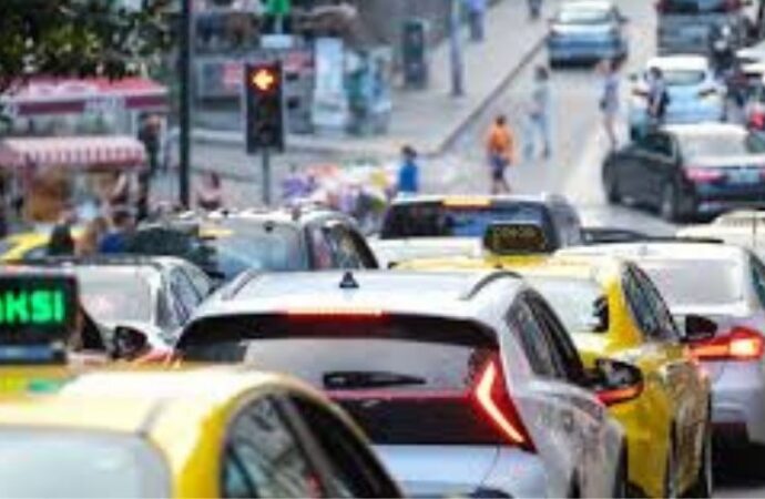 İstanbullular dikkat: 30 Ağustos’ta hangi yollar trafiğe kapalı?
