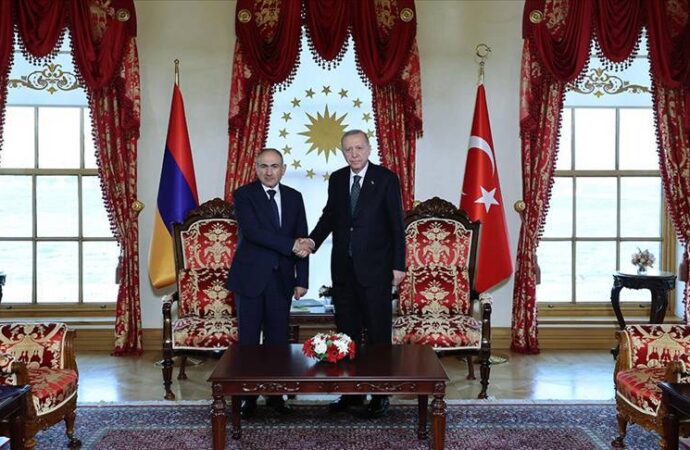 Erdoğan, Ermenistan Başbakanı Nikol Paşinyan ile görüştü